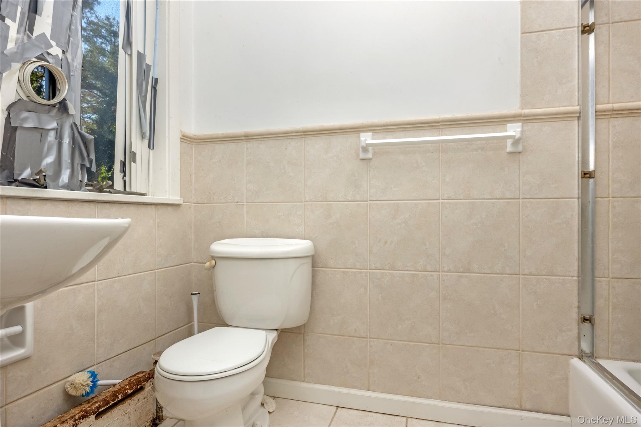 5 Bagatelle Road, Dix Hills, NY 11746