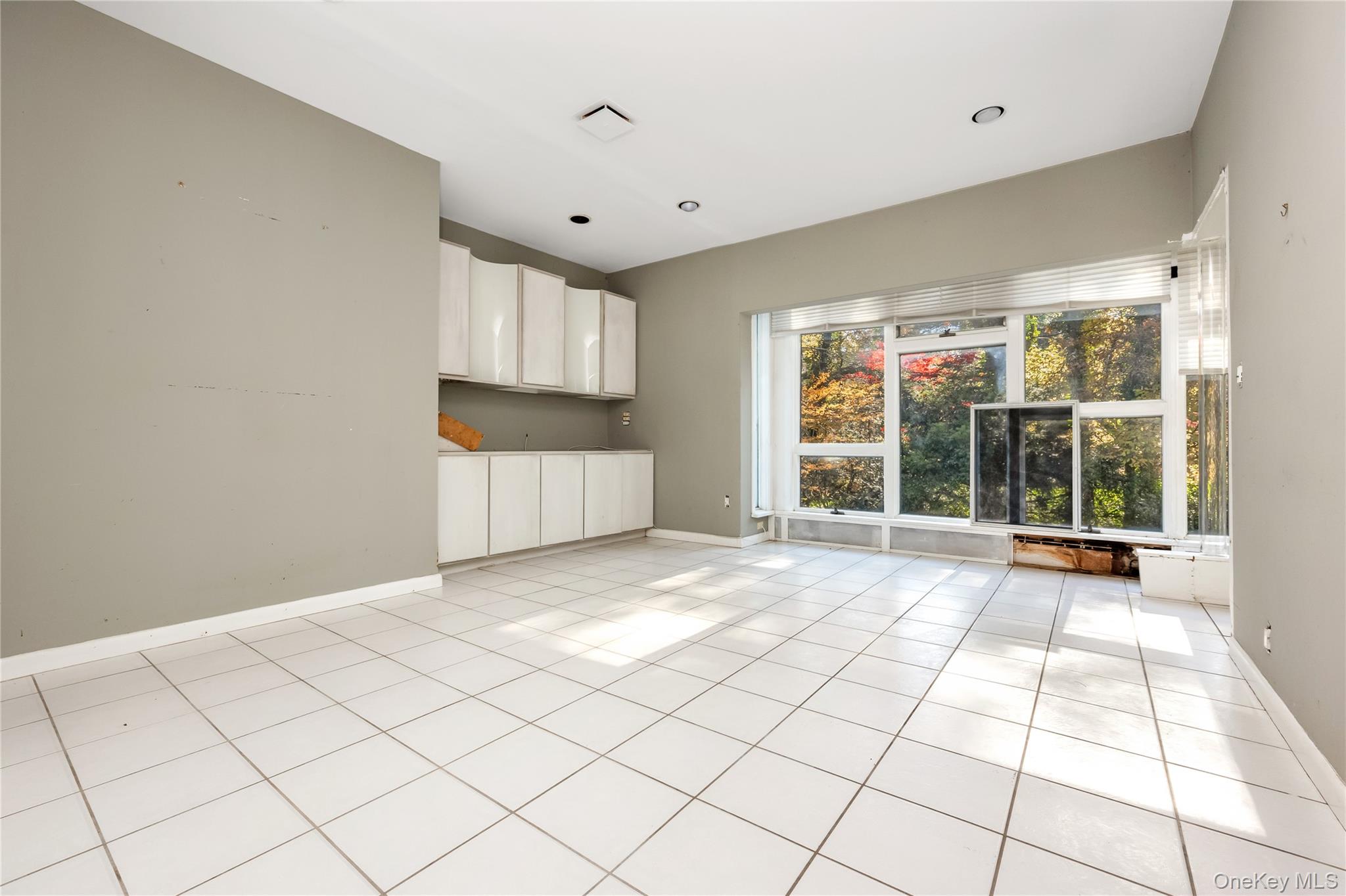 5 Bagatelle Road, Dix Hills, NY 11746