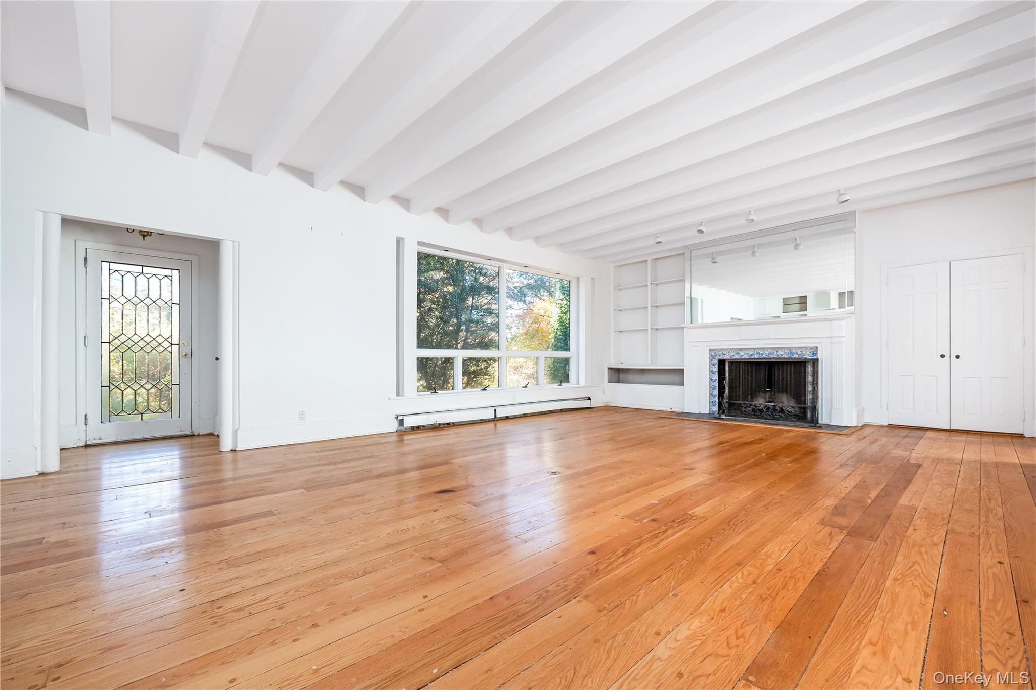 5 Bagatelle Road, Dix Hills, NY 11746