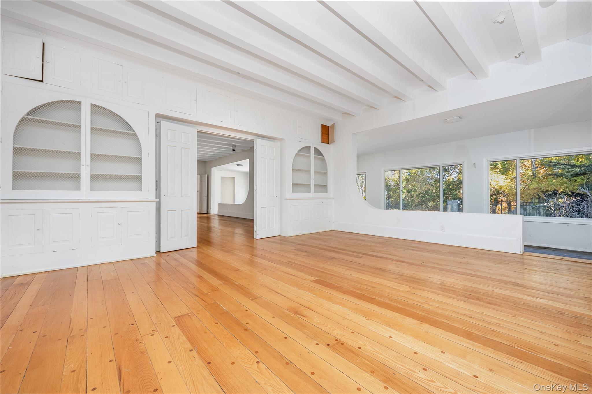 5 Bagatelle Road, Dix Hills, NY 11746