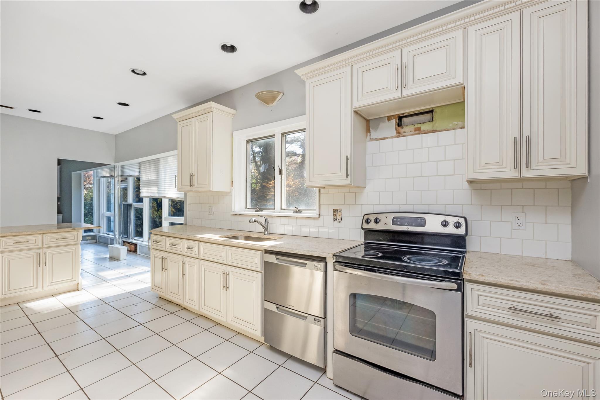 5 Bagatelle Road, Dix Hills, NY 11746