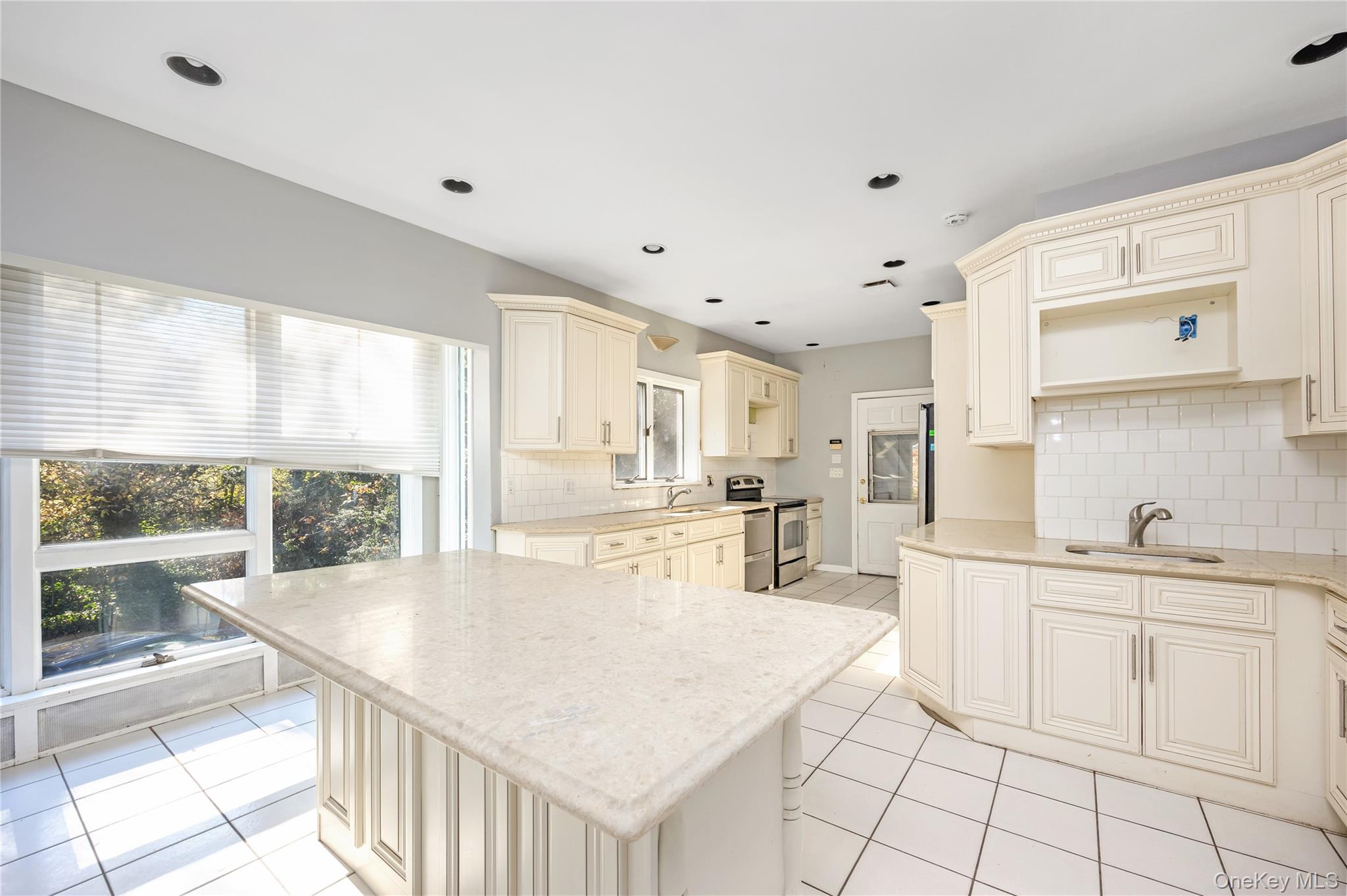 5 Bagatelle Road, Dix Hills, NY 11746