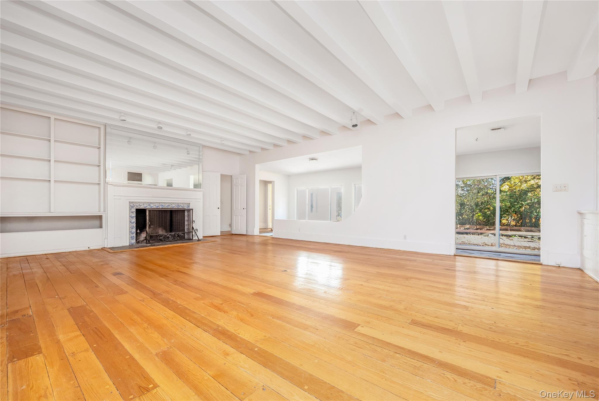 5 Bagatelle Road, Dix Hills, NY 11746