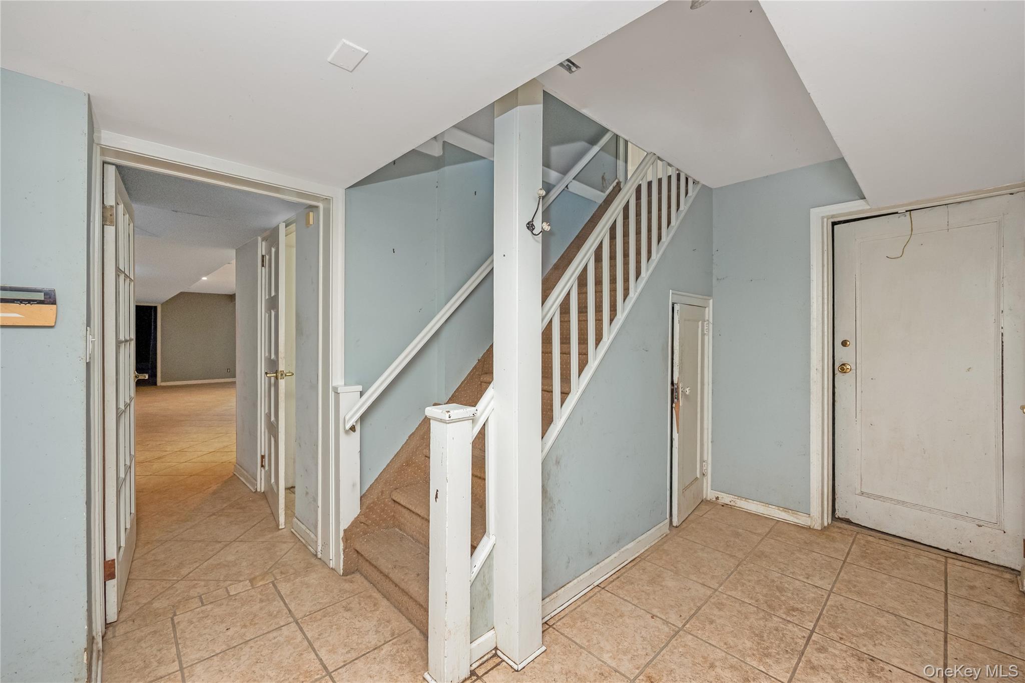 5 Bagatelle Road, Dix Hills, NY 11746