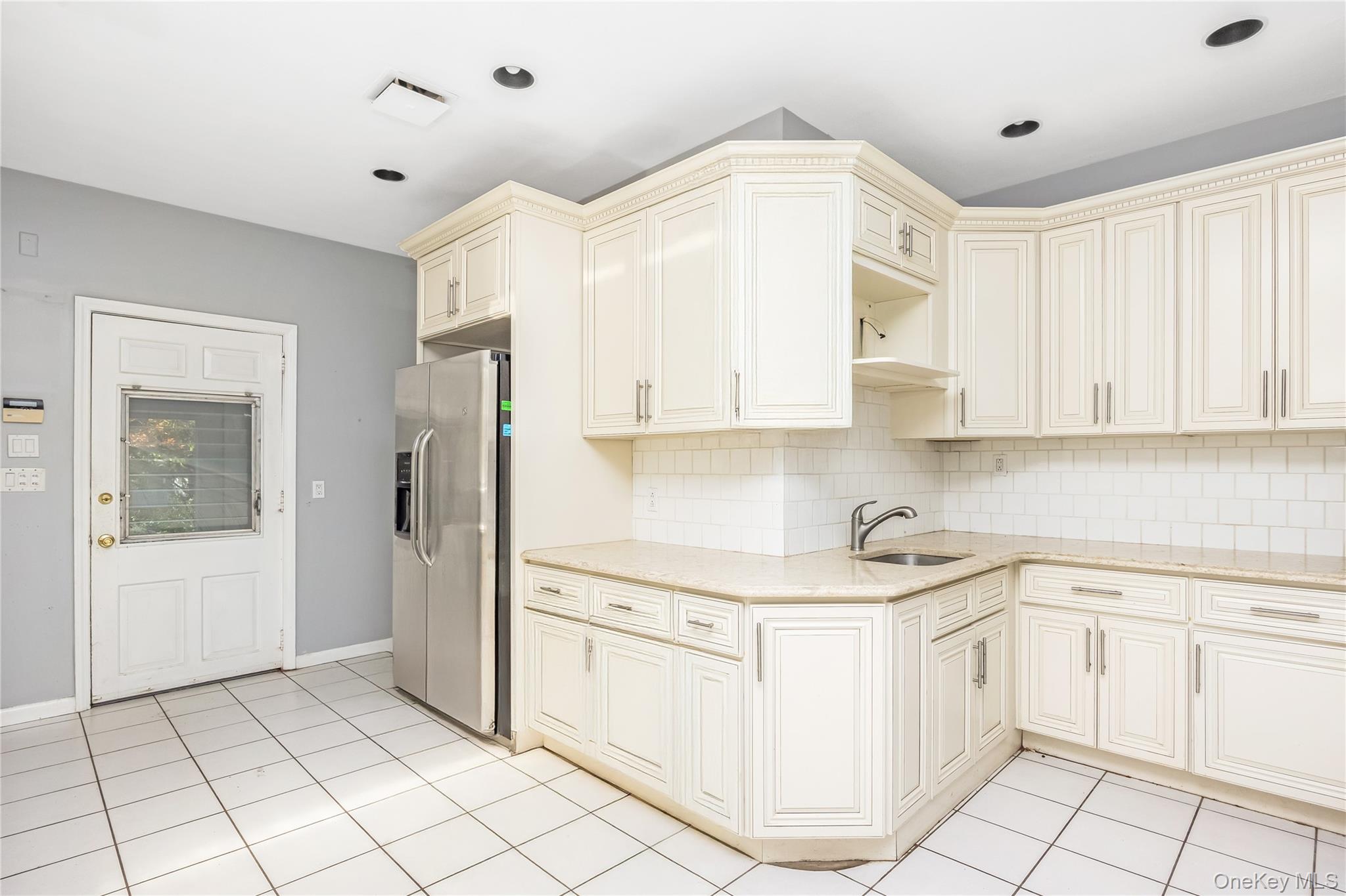 5 Bagatelle Road, Dix Hills, NY 11746