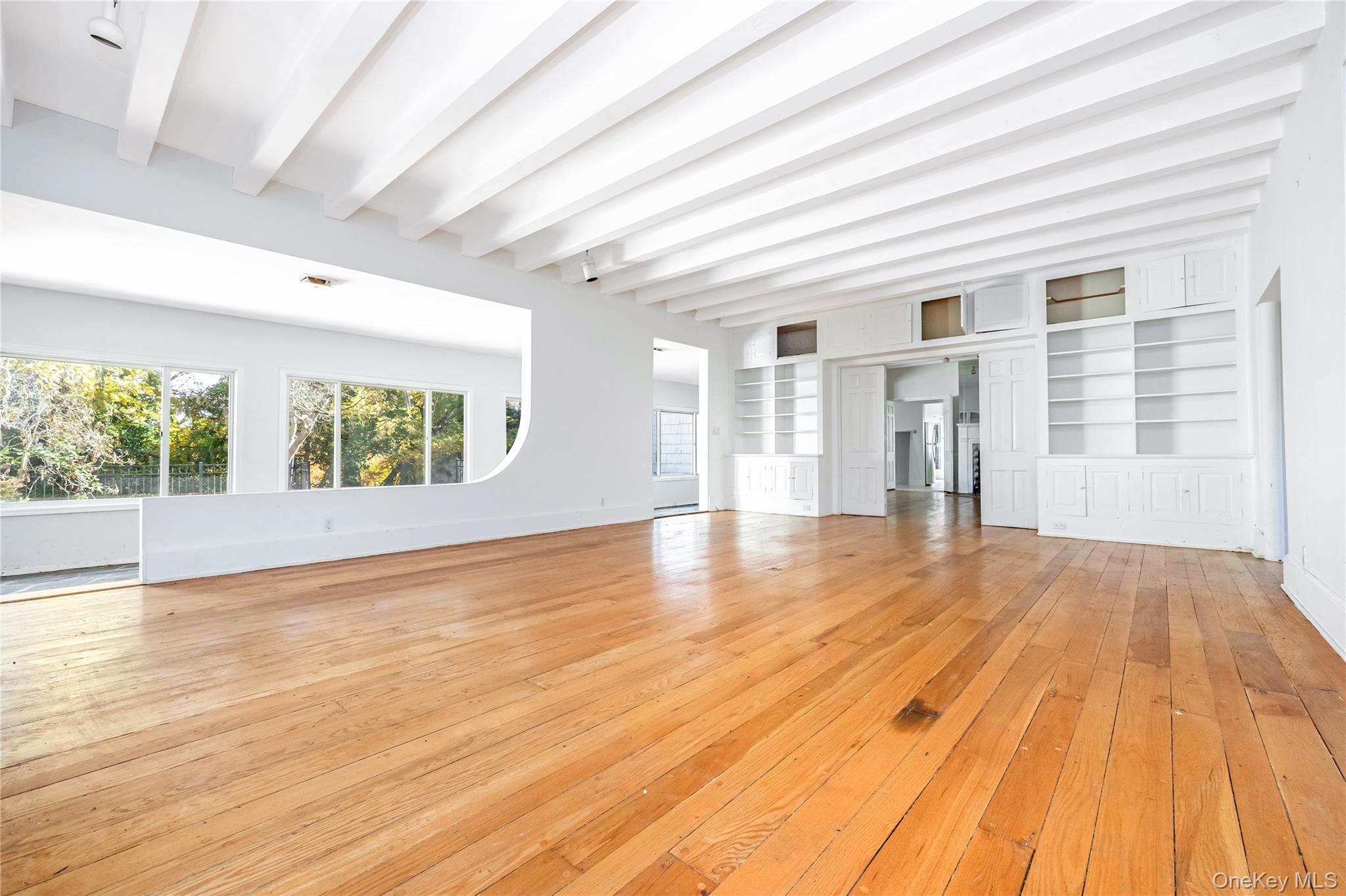 5 Bagatelle Road, Dix Hills, NY 11746