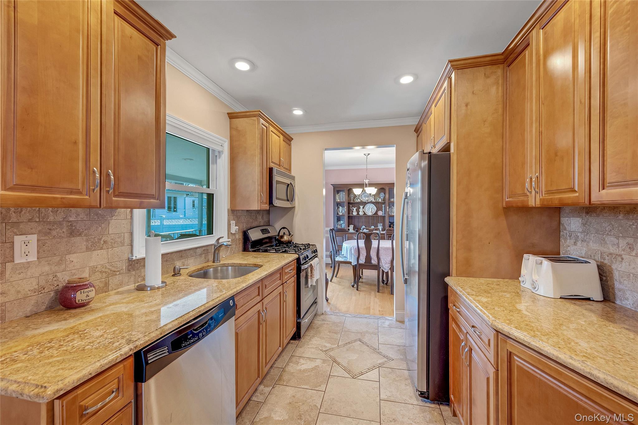 15 Andrew Road, Eastchester, NY 10709