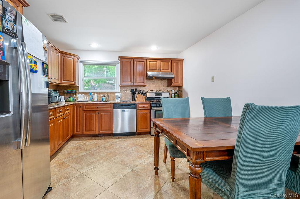 253-12 58 Avenue, Little Neck, NY 11362