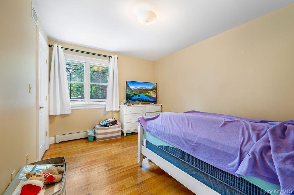 253-12 58 Avenue, Little Neck, NY 11362