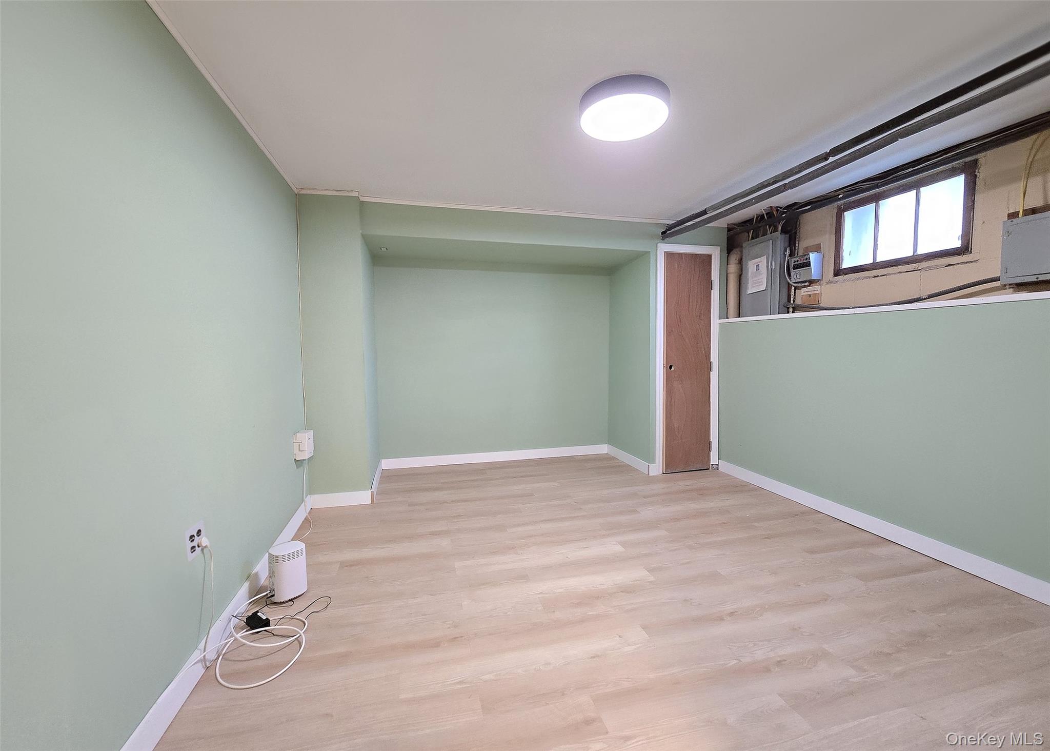 39 Anna Street, Bay Shore, NY 11706