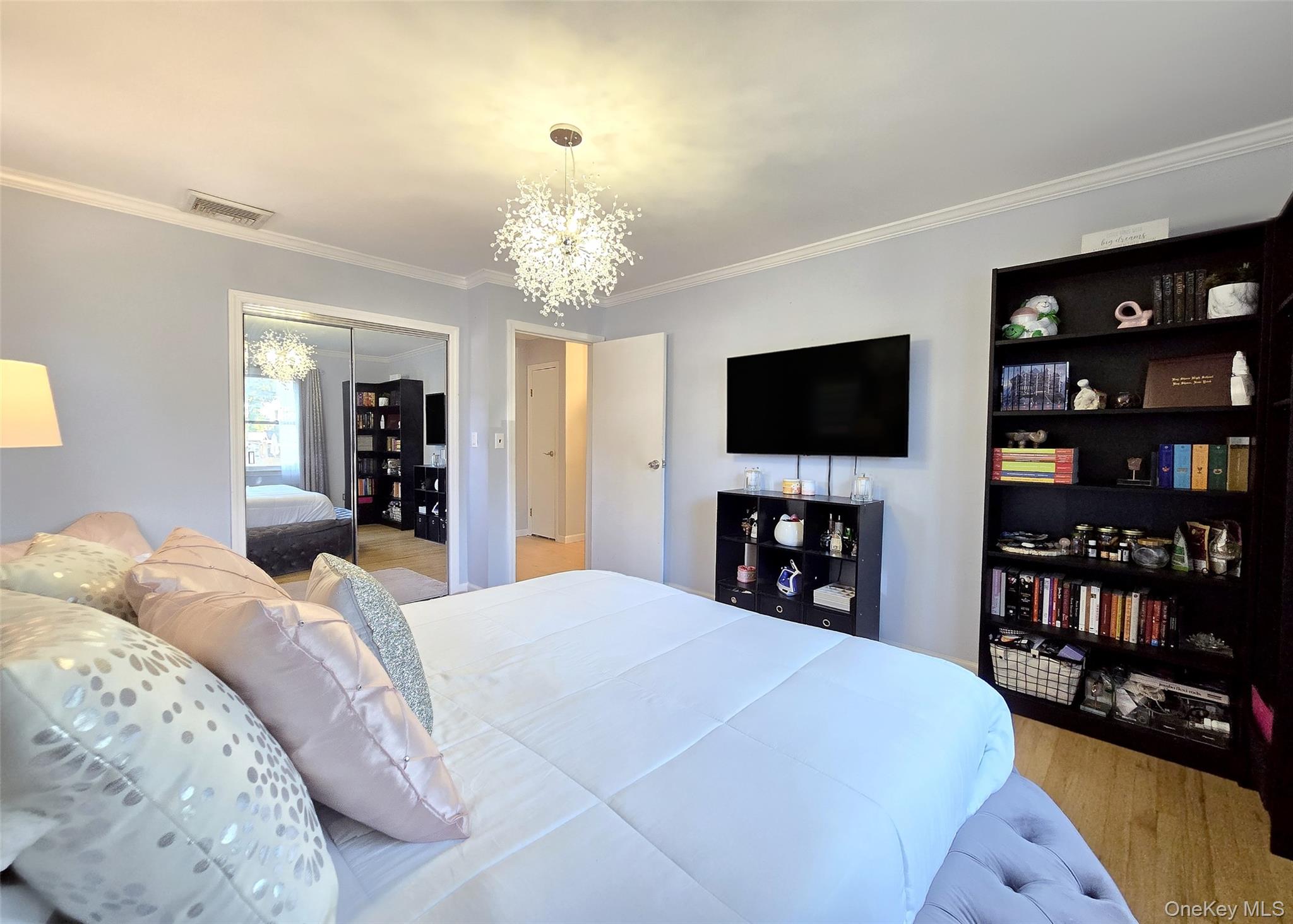 39 Anna Street, Bay Shore, NY 11706