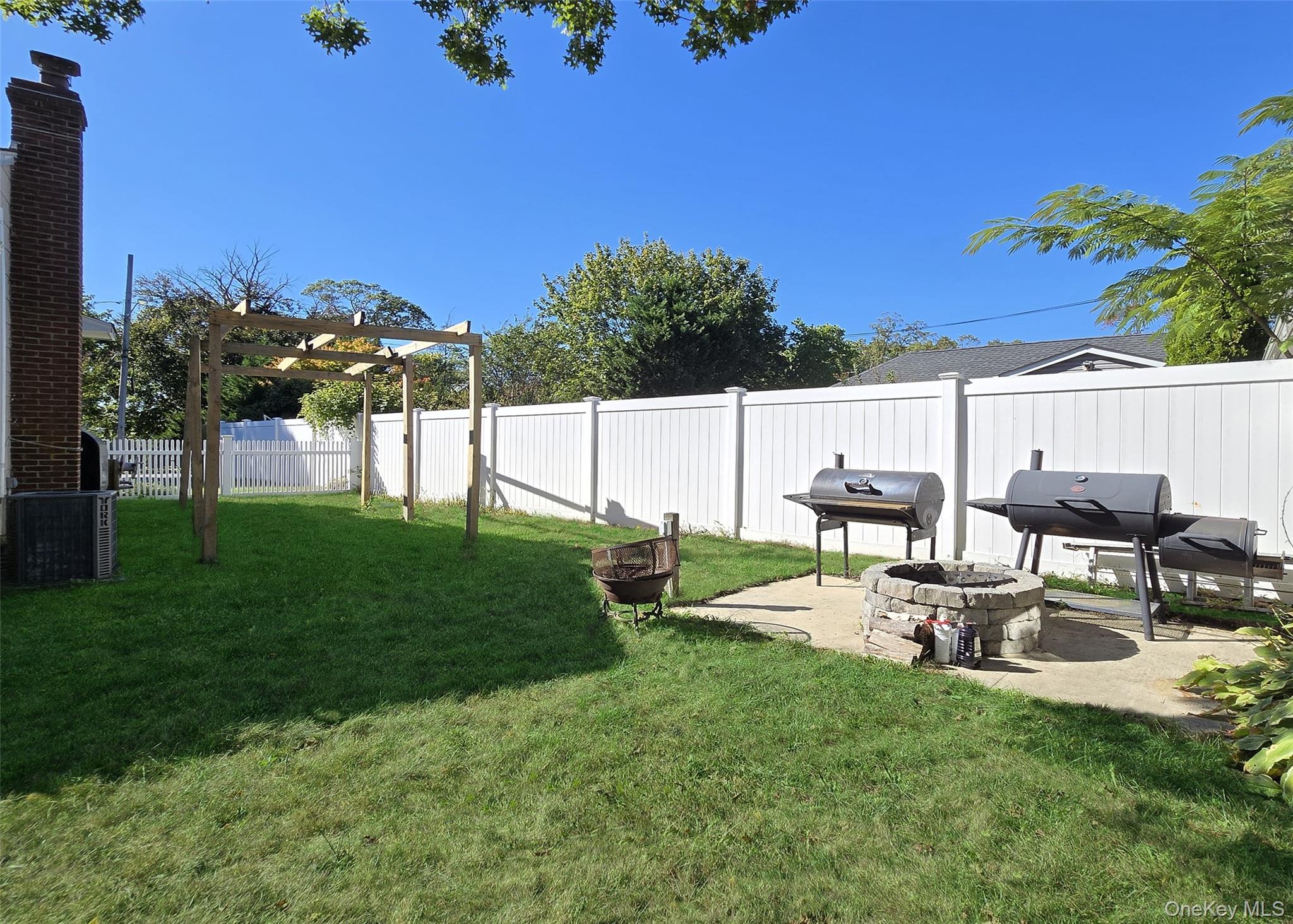 39 Anna Street, Bay Shore, NY 11706