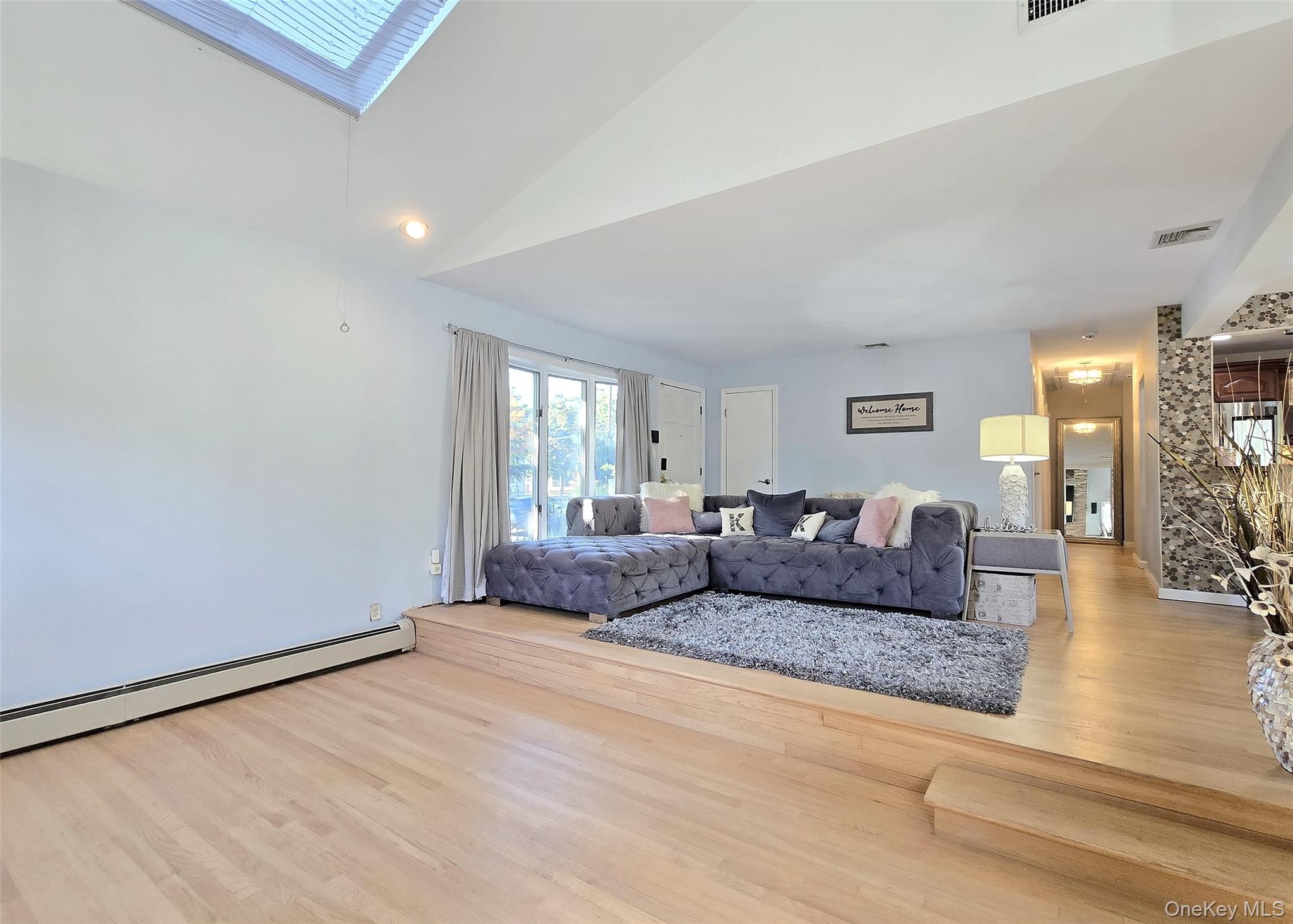 39 Anna Street, Bay Shore, NY 11706