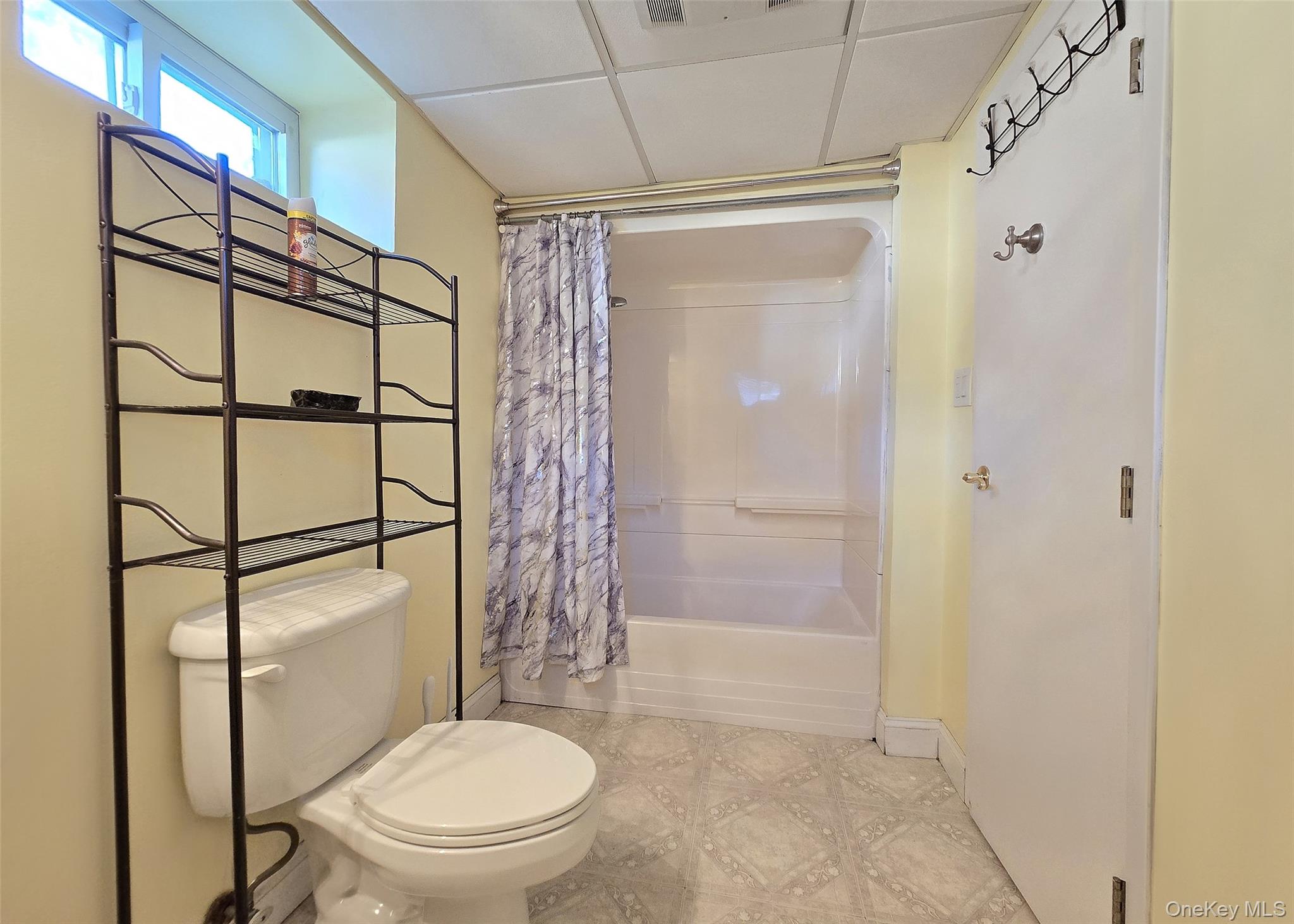 39 Anna Street, Bay Shore, NY 11706