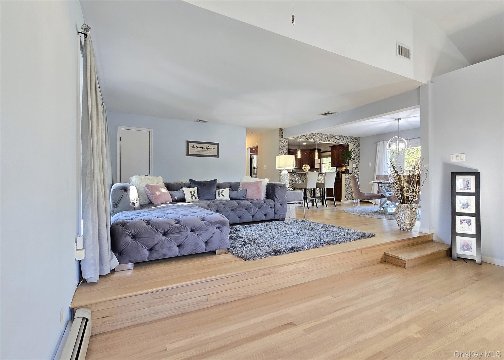 39 Anna Street, Bay Shore, NY 11706