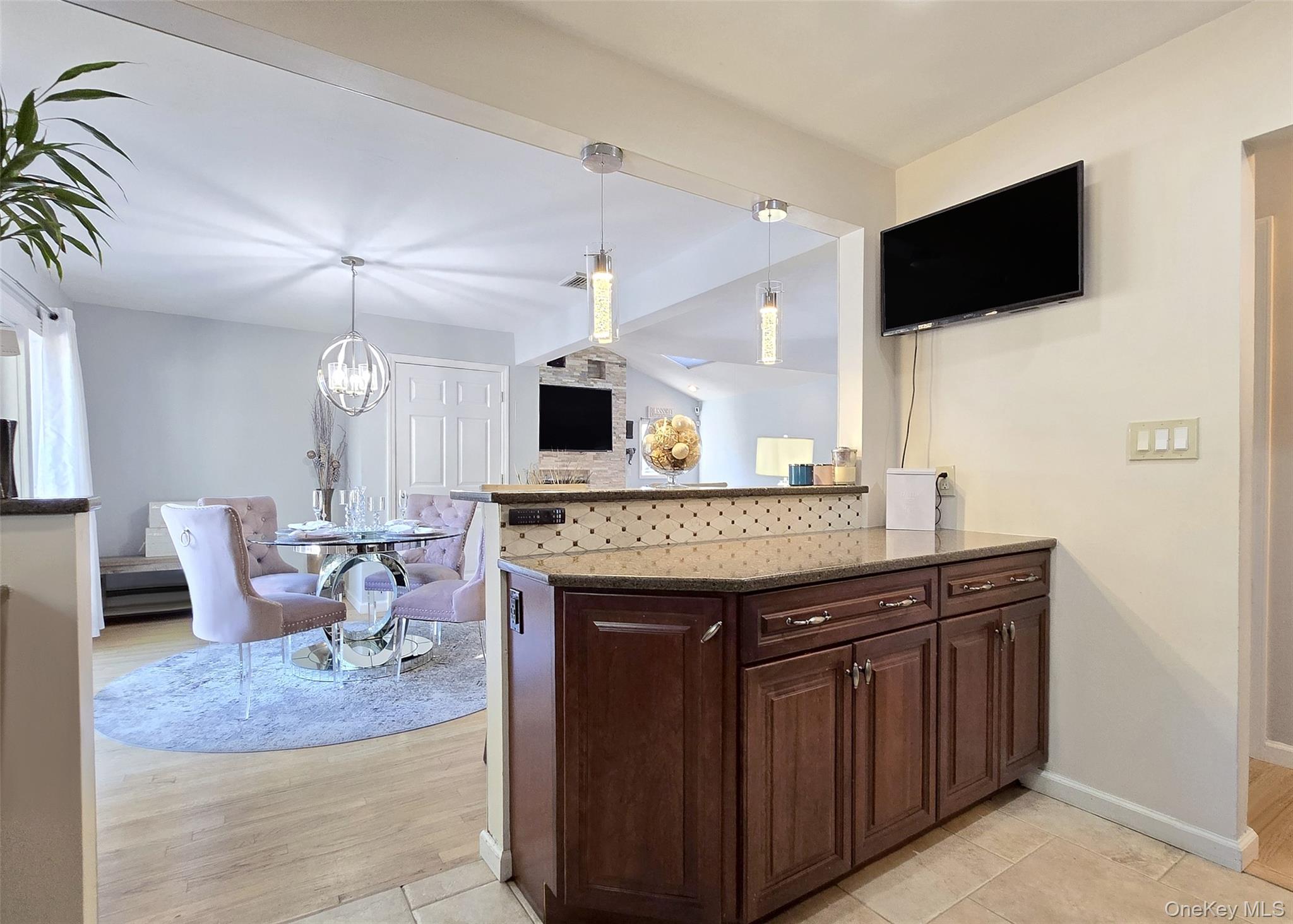 39 Anna Street, Bay Shore, NY 11706