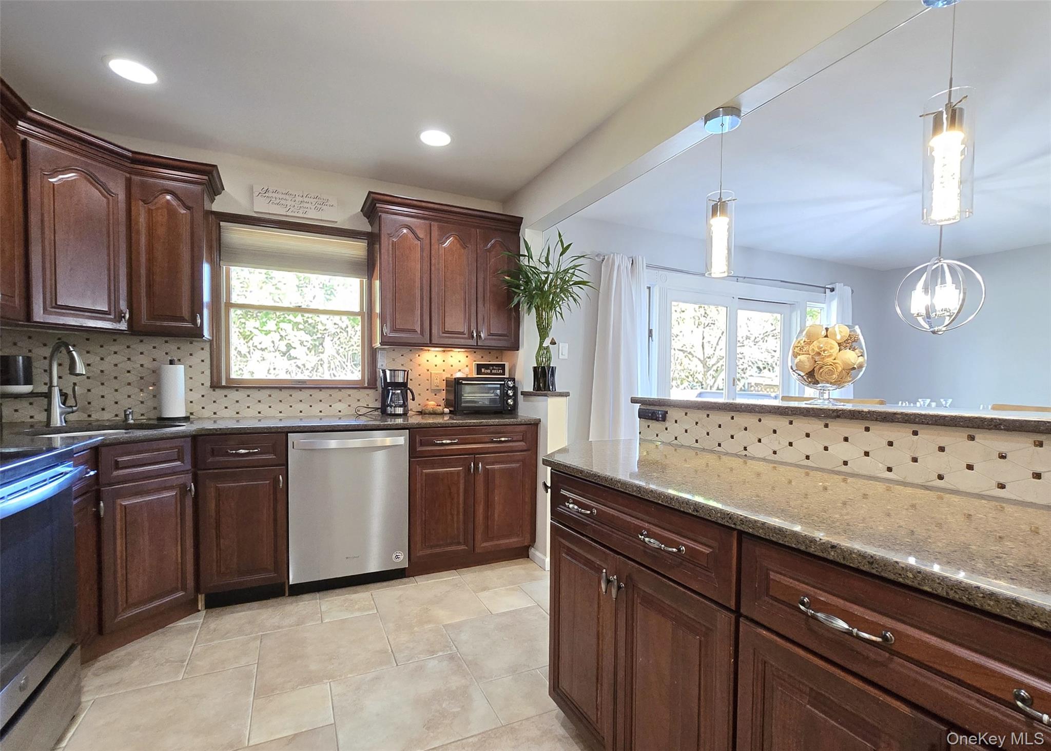 39 Anna Street, Bay Shore, NY 11706