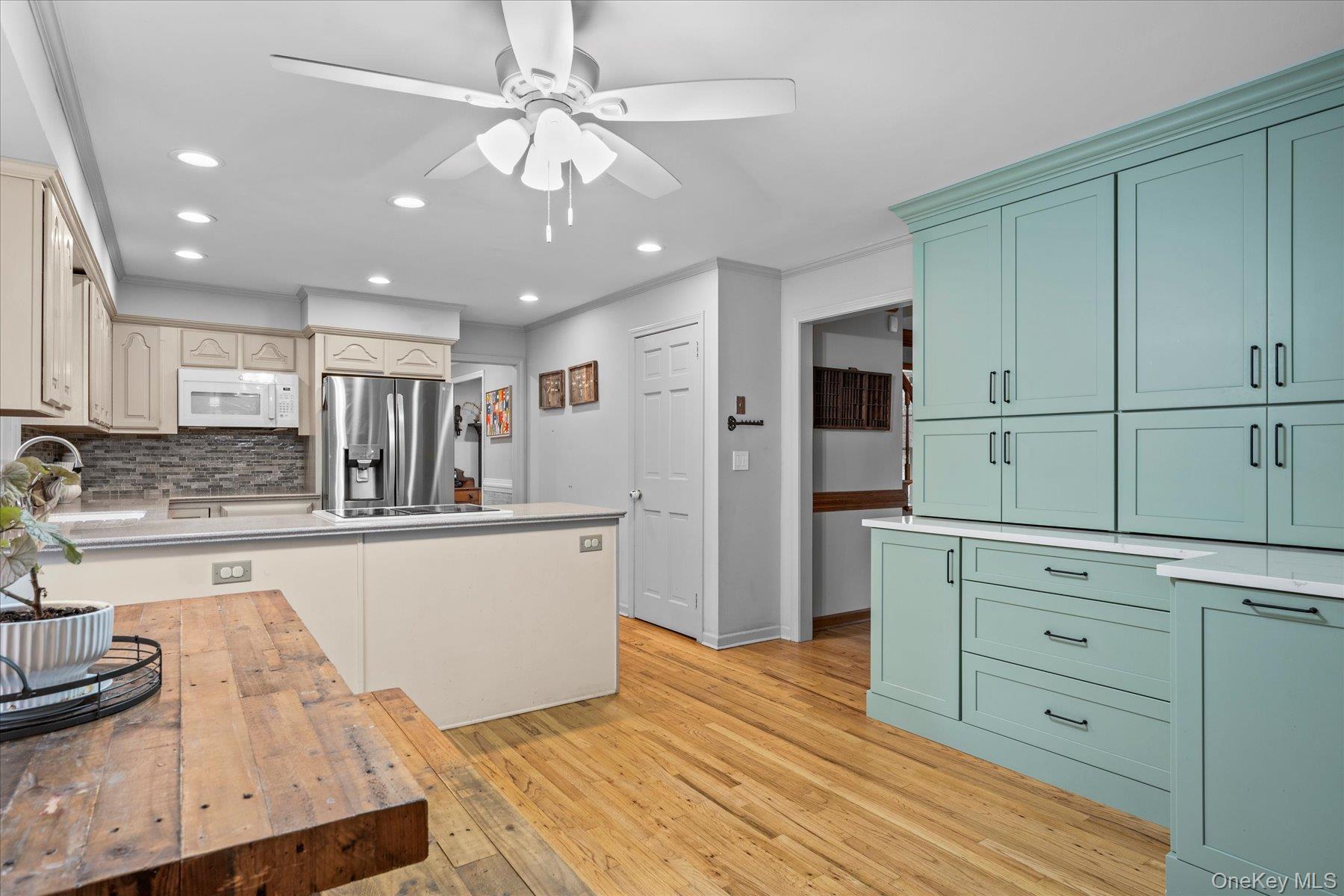 73 Farm Road N, Wading River, NY 11792