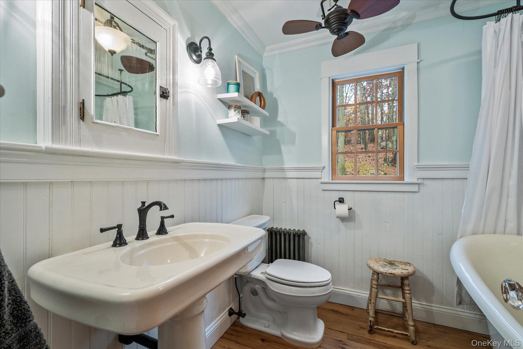 73 Farm Road N, Wading River, NY 11792