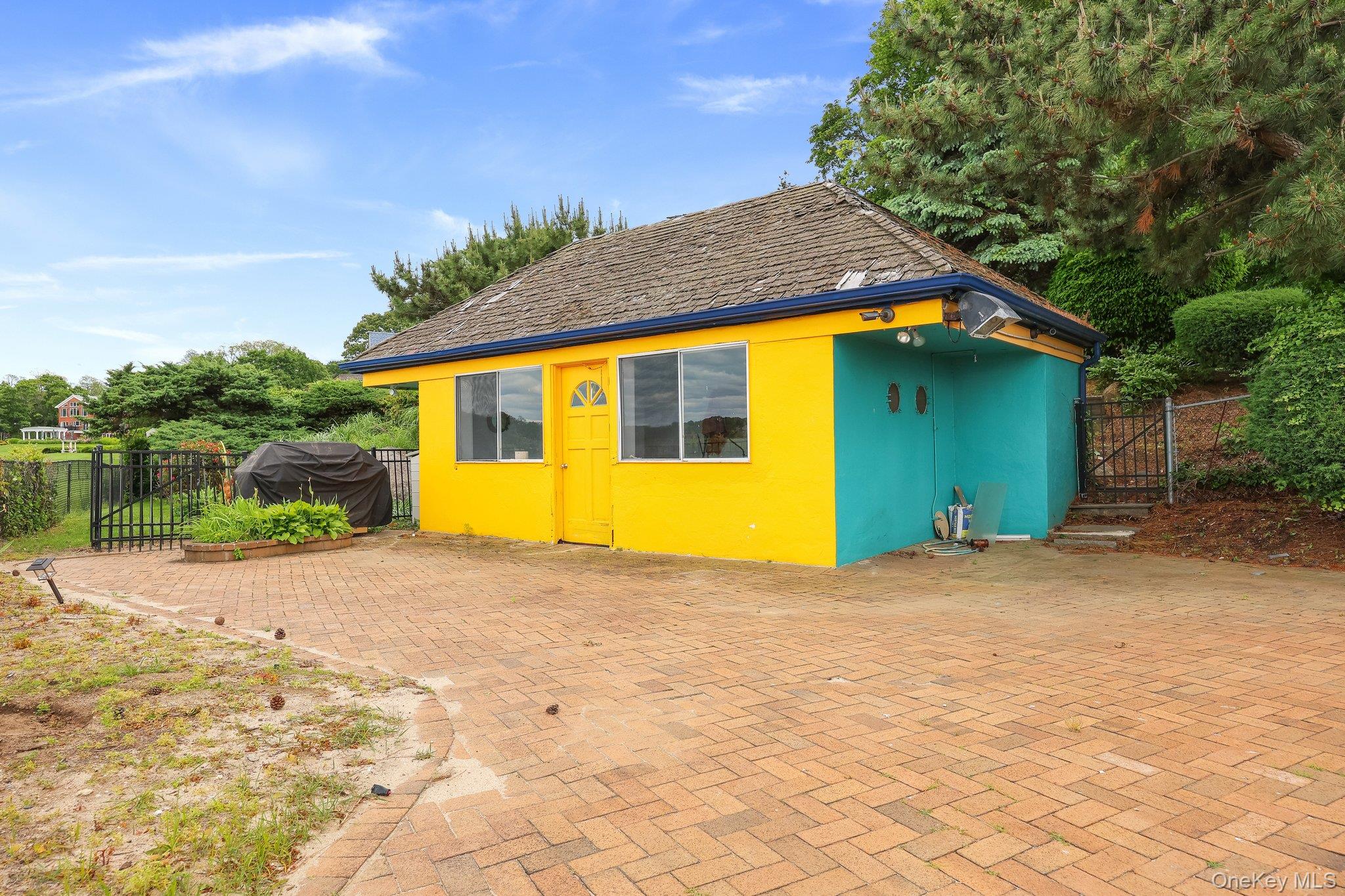 69 Cornwells Beach Road, Sands Point, NY 11050