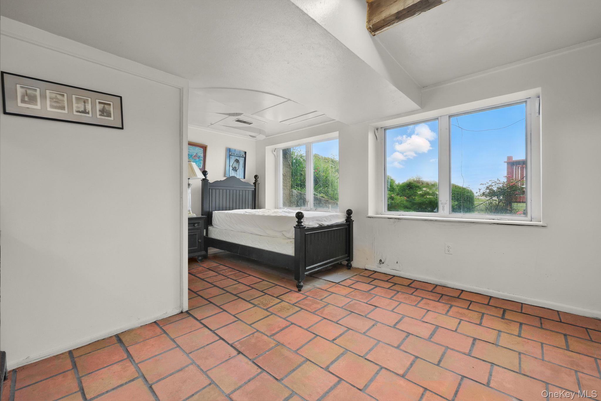 69 Cornwells Beach Road, Sands Point, NY 11050