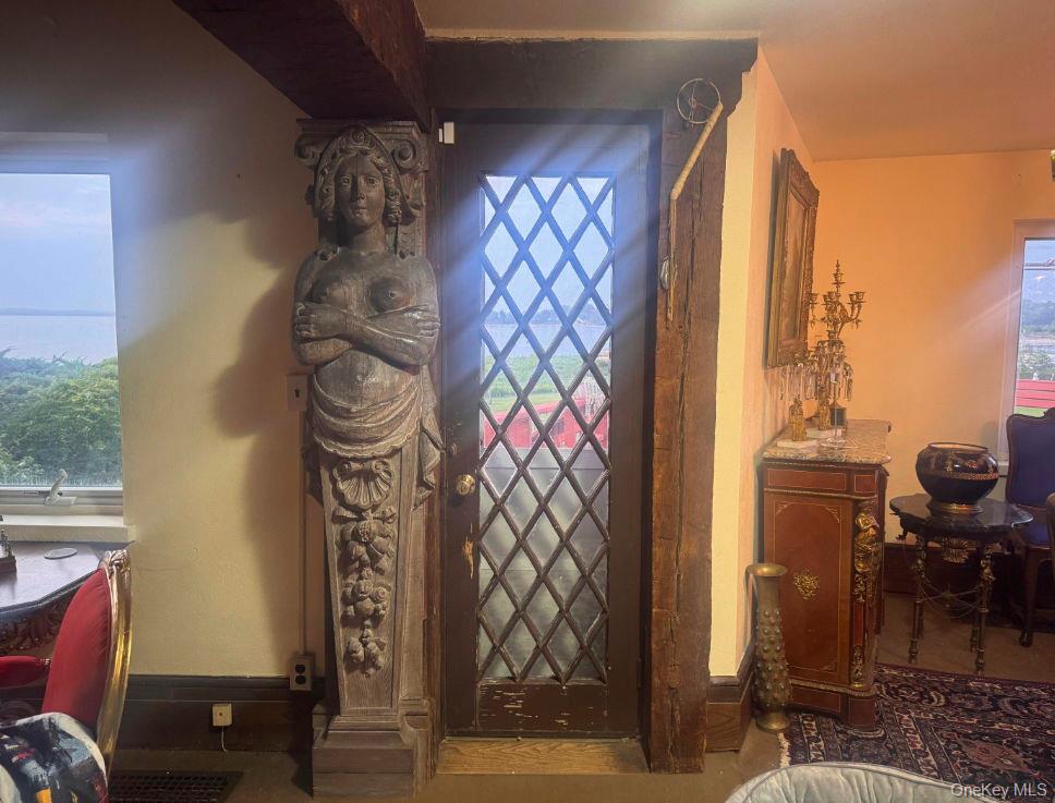 69 Cornwells Beach Road, Sands Point, NY 11050