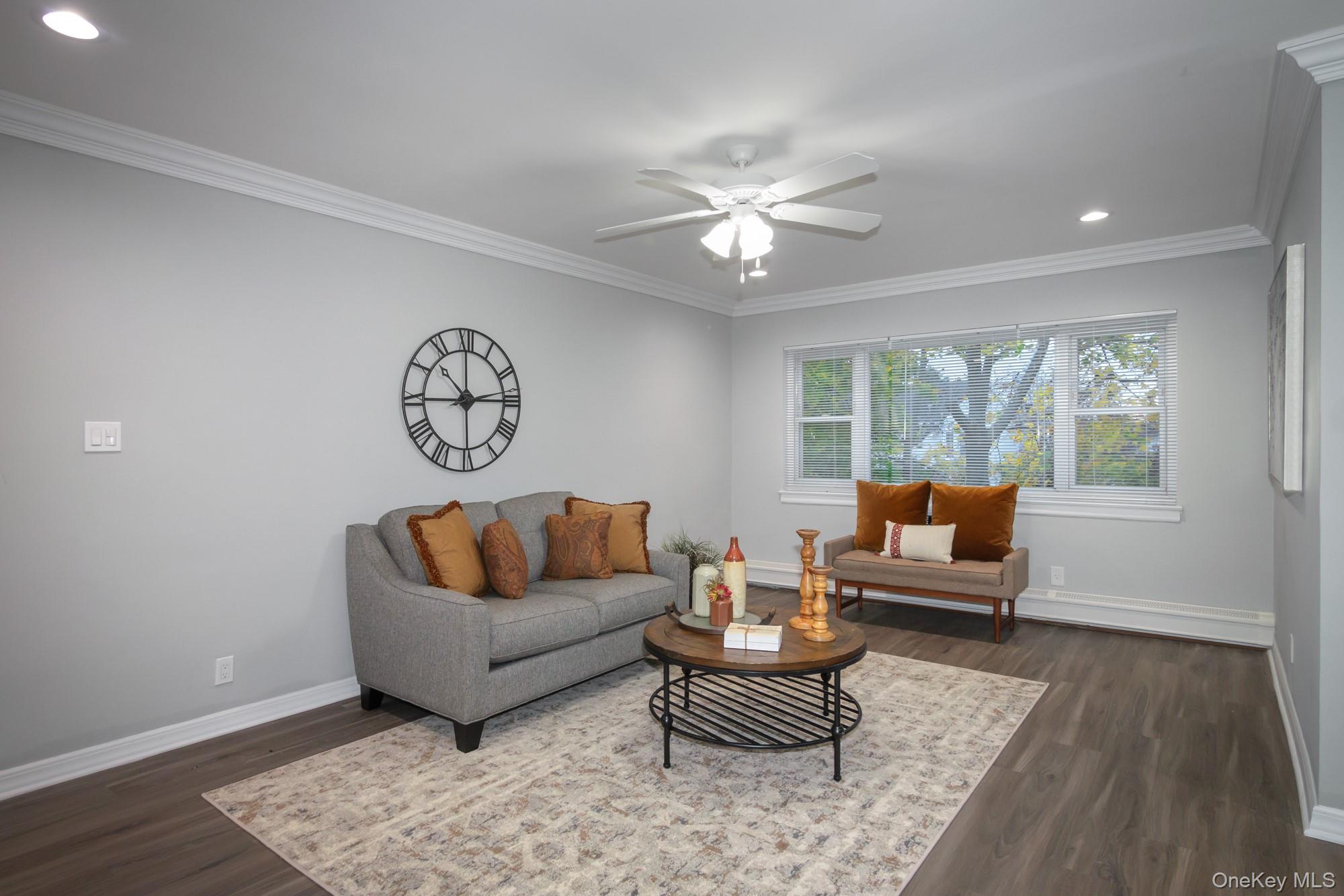 92 South Clinton Avenue # 4C, Bay Shore, NY 11706