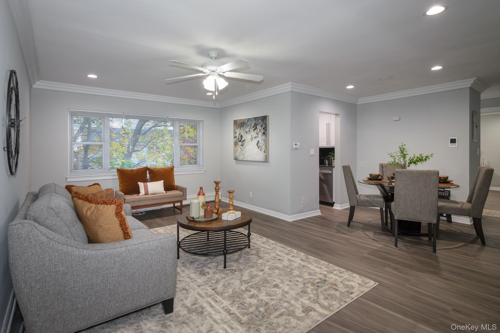 92 South Clinton Avenue # 4C, Bay Shore, NY 11706