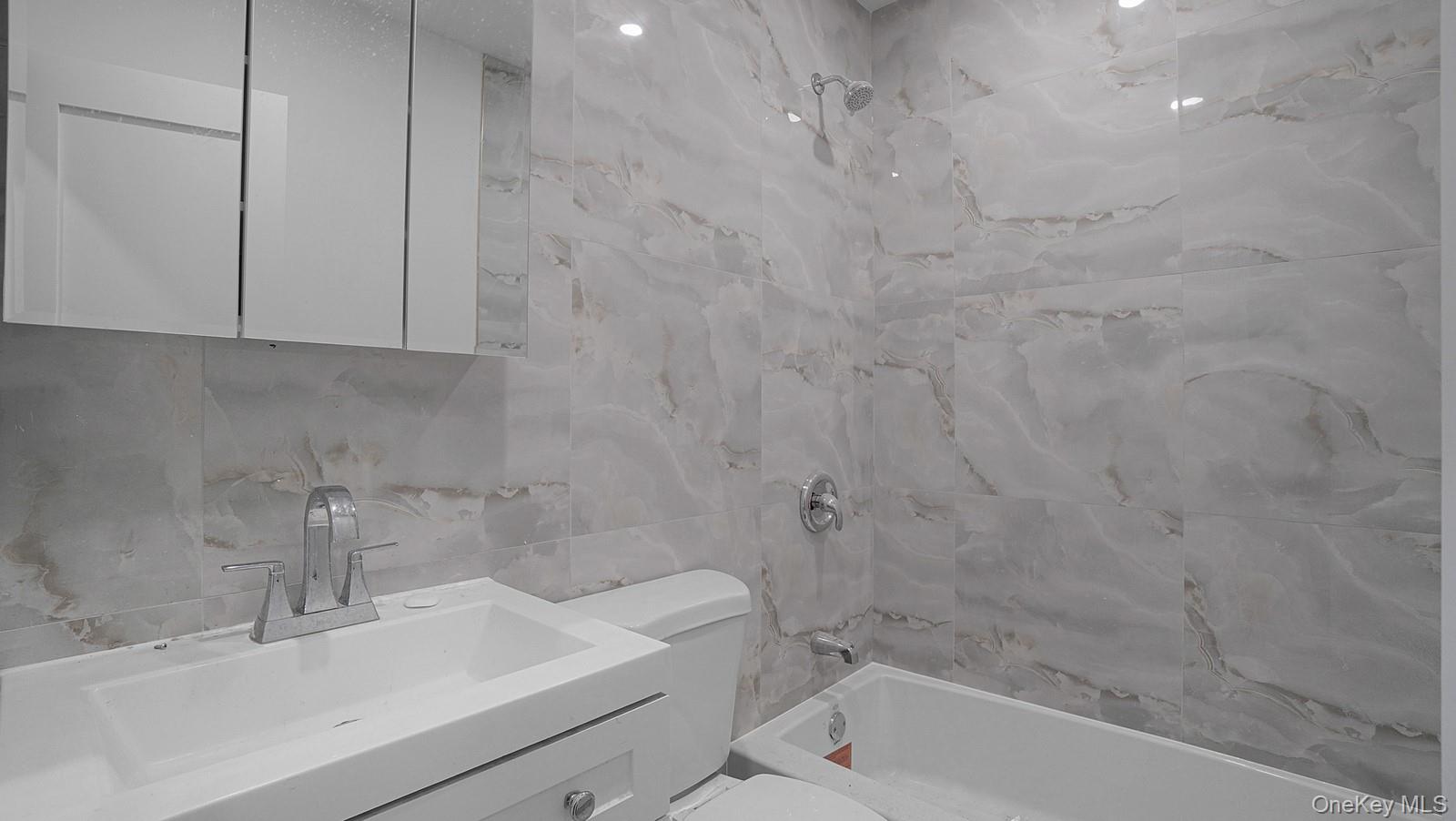 679 E 221st Street, Bronx, NY 10467