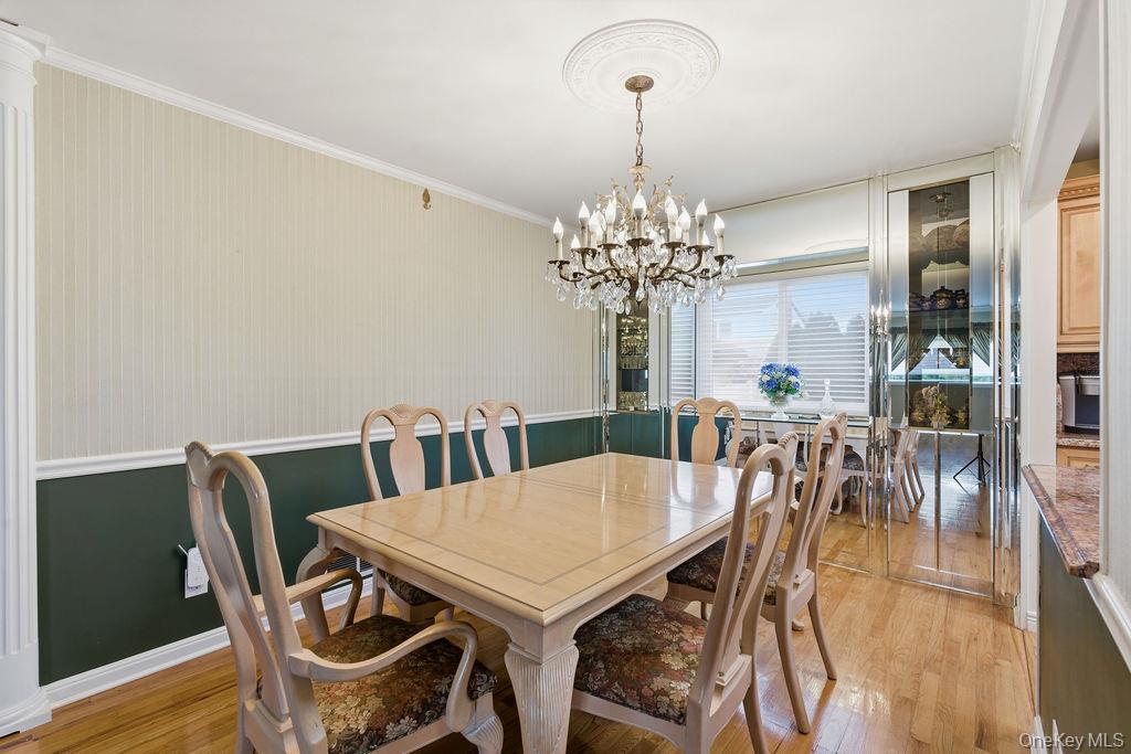 29 Lehigh Lane, Hicksville, NY 11801