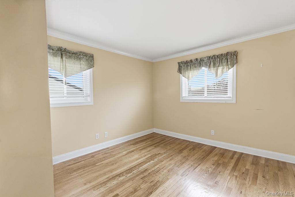 29 Lehigh Lane, Hicksville, NY 11801