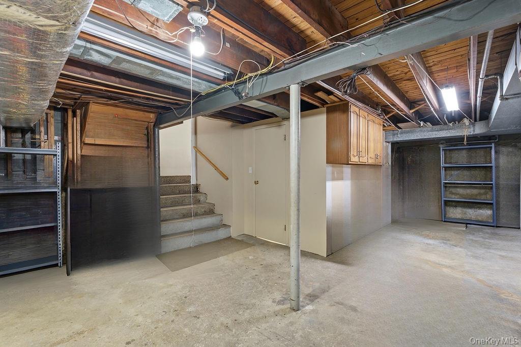 29 Lehigh Lane, Hicksville, NY 11801