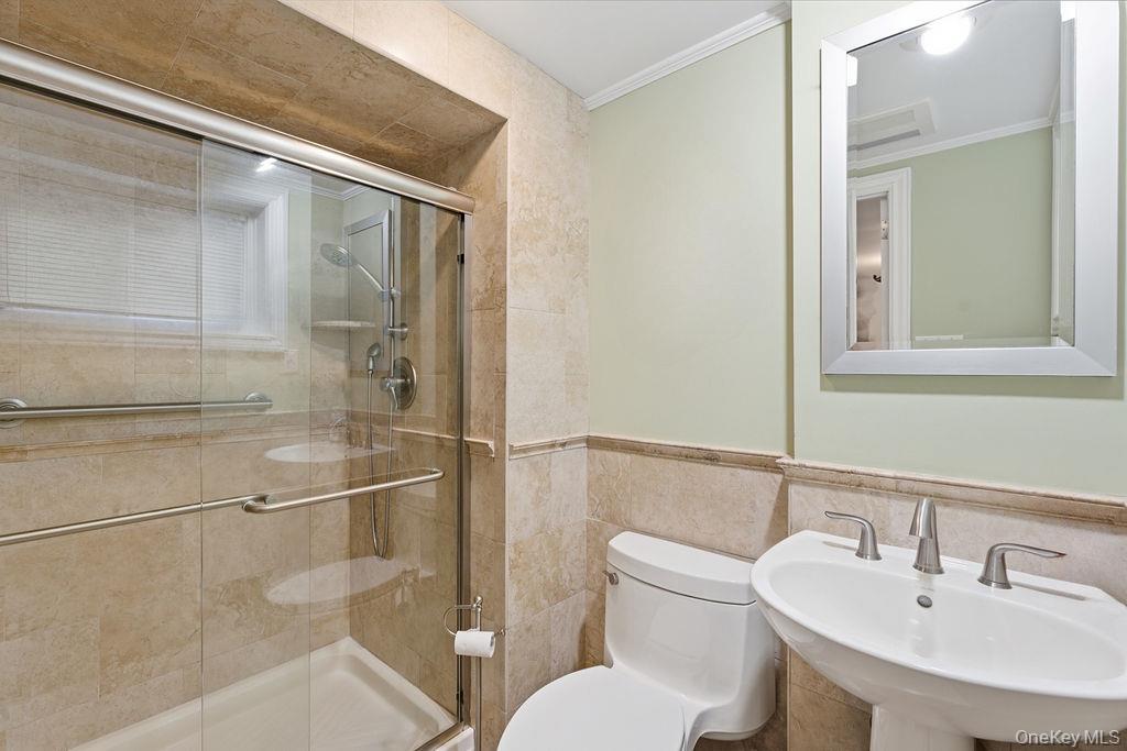 29 Lehigh Lane, Hicksville, NY 11801