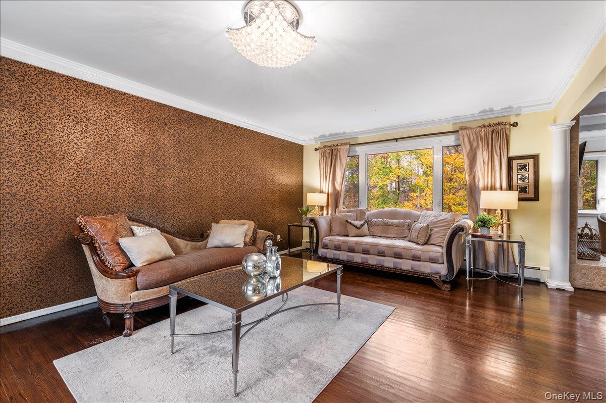 70 Avery Road, Woodbury, NY 11797