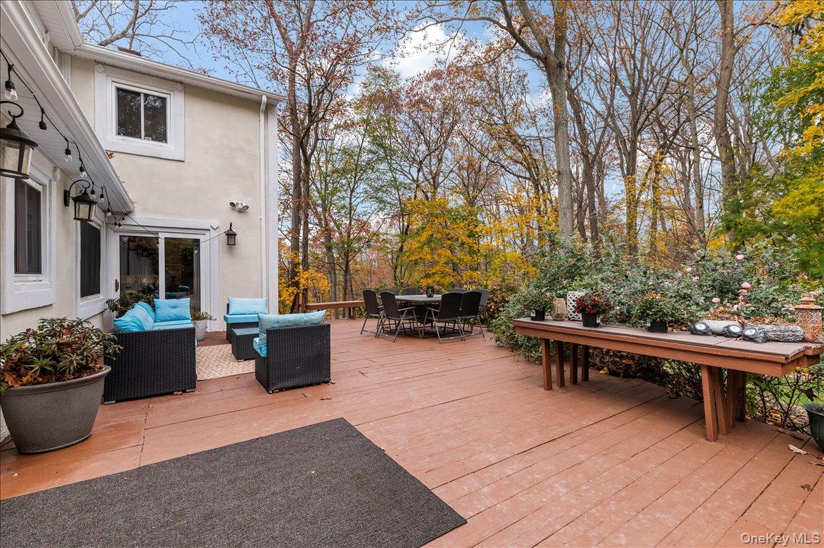 70 Avery Road, Woodbury, NY 11797