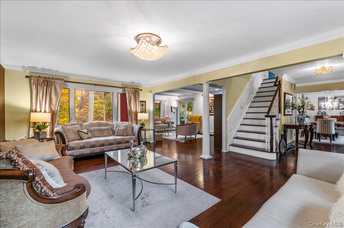 70 Avery Road, Woodbury, NY 11797