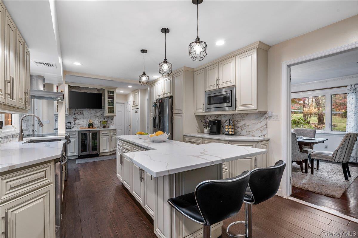 70 Avery Road, Woodbury, NY 11797