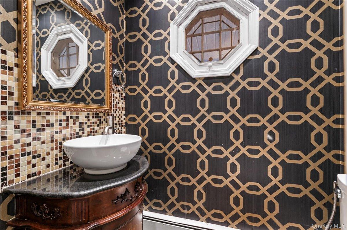 70 Avery Road, Woodbury, NY 11797