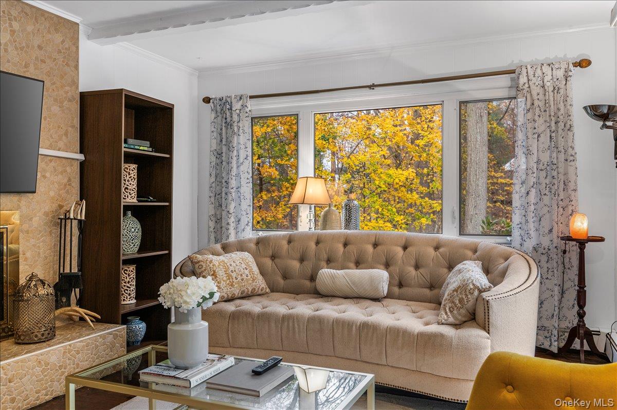 70 Avery Road, Woodbury, NY 11797