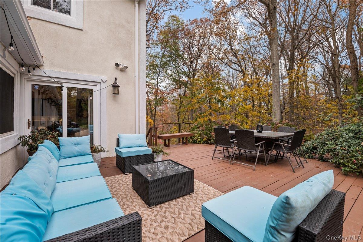 70 Avery Road, Woodbury, NY 11797