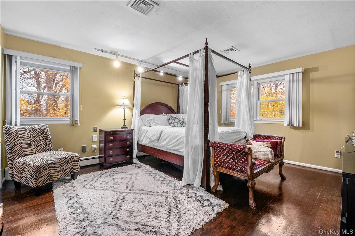 70 Avery Road, Woodbury, NY 11797