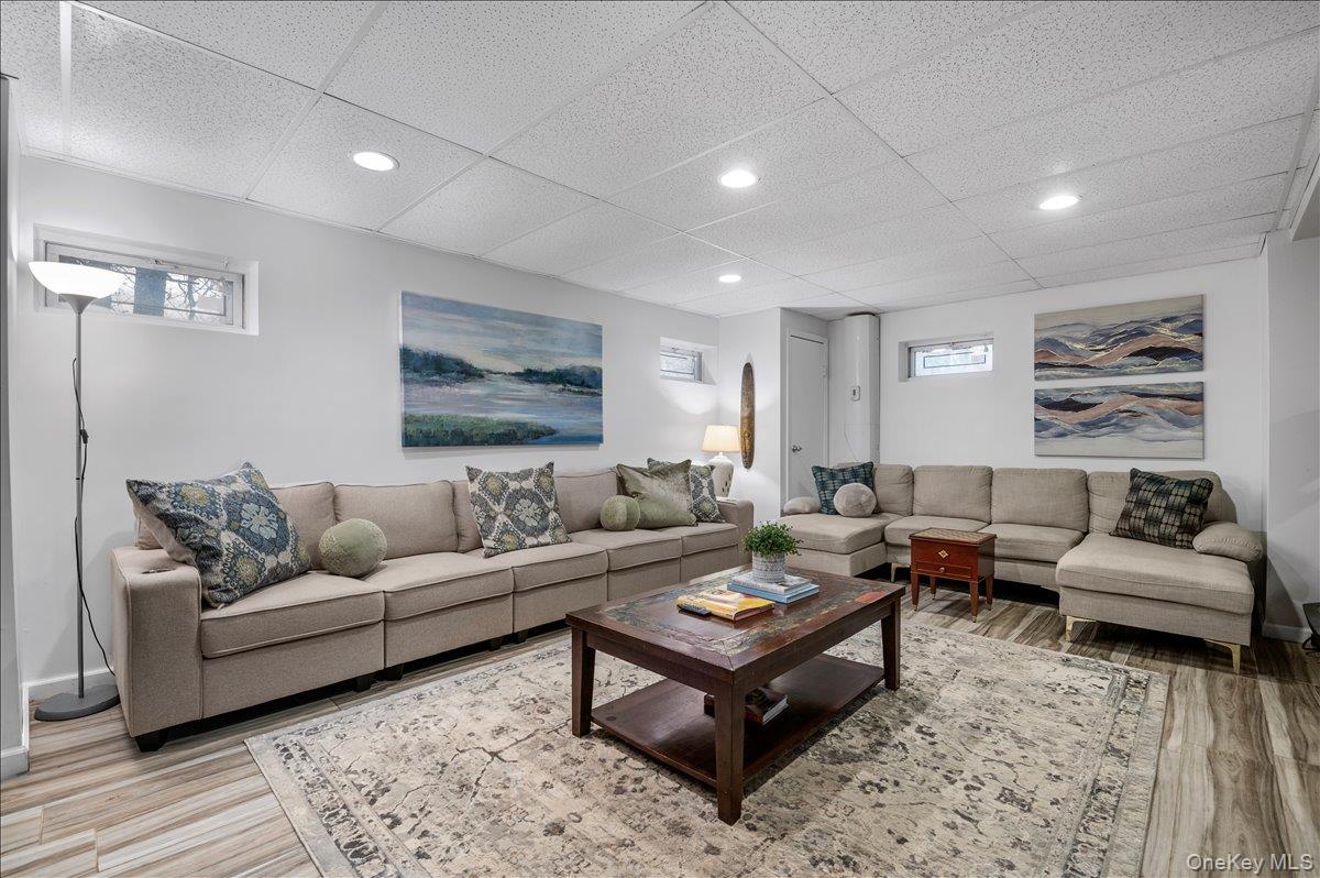 70 Avery Road, Woodbury, NY 11797