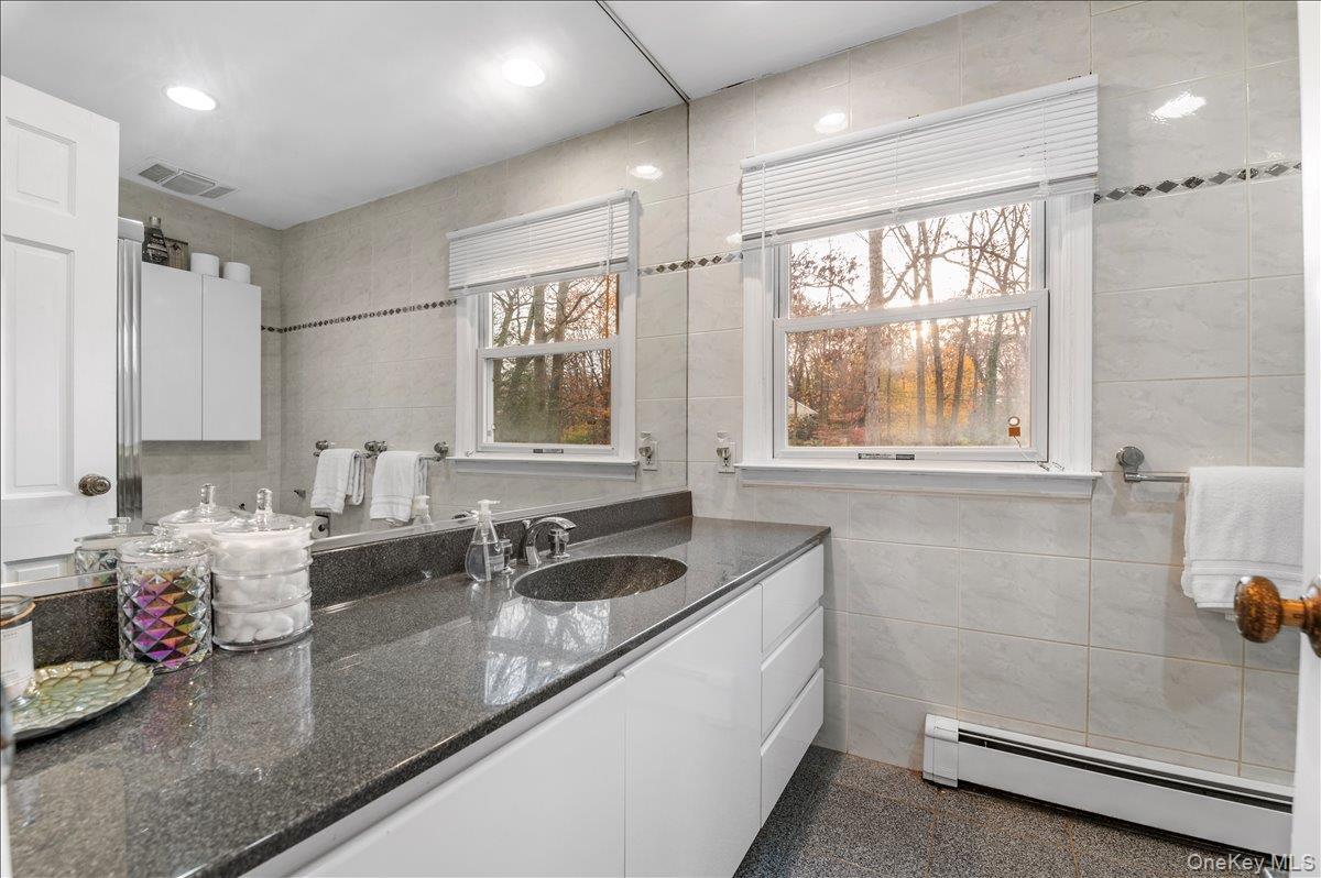 70 Avery Road, Woodbury, NY 11797