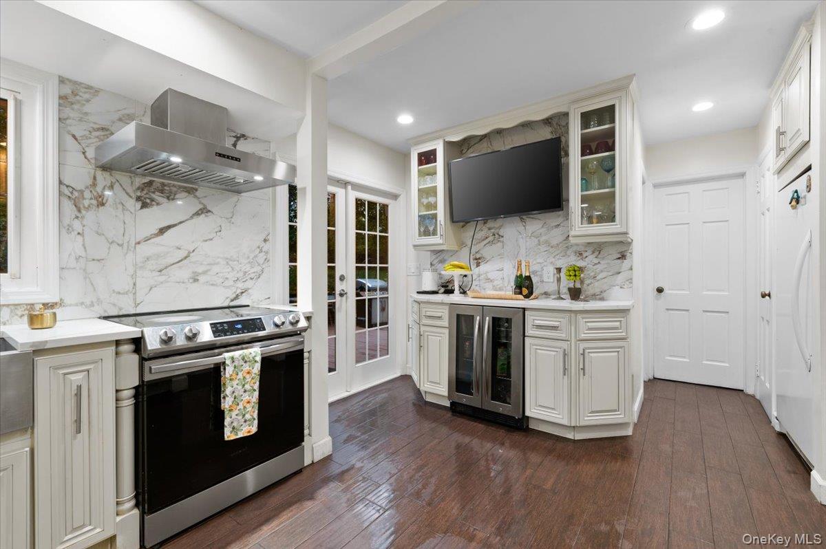 70 Avery Road, Woodbury, NY 11797