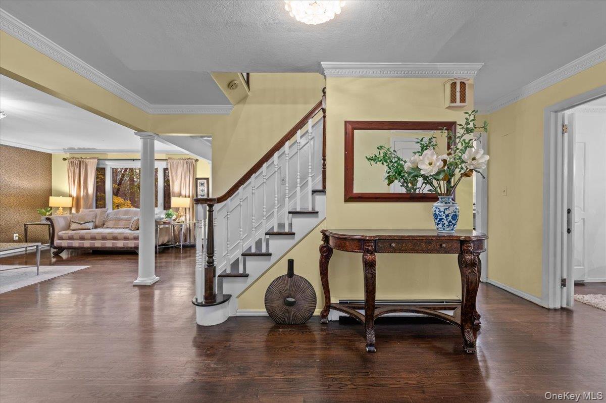 70 Avery Road, Woodbury, NY 11797