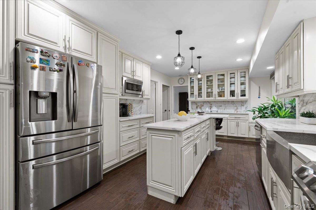 70 Avery Road, Woodbury, NY 11797