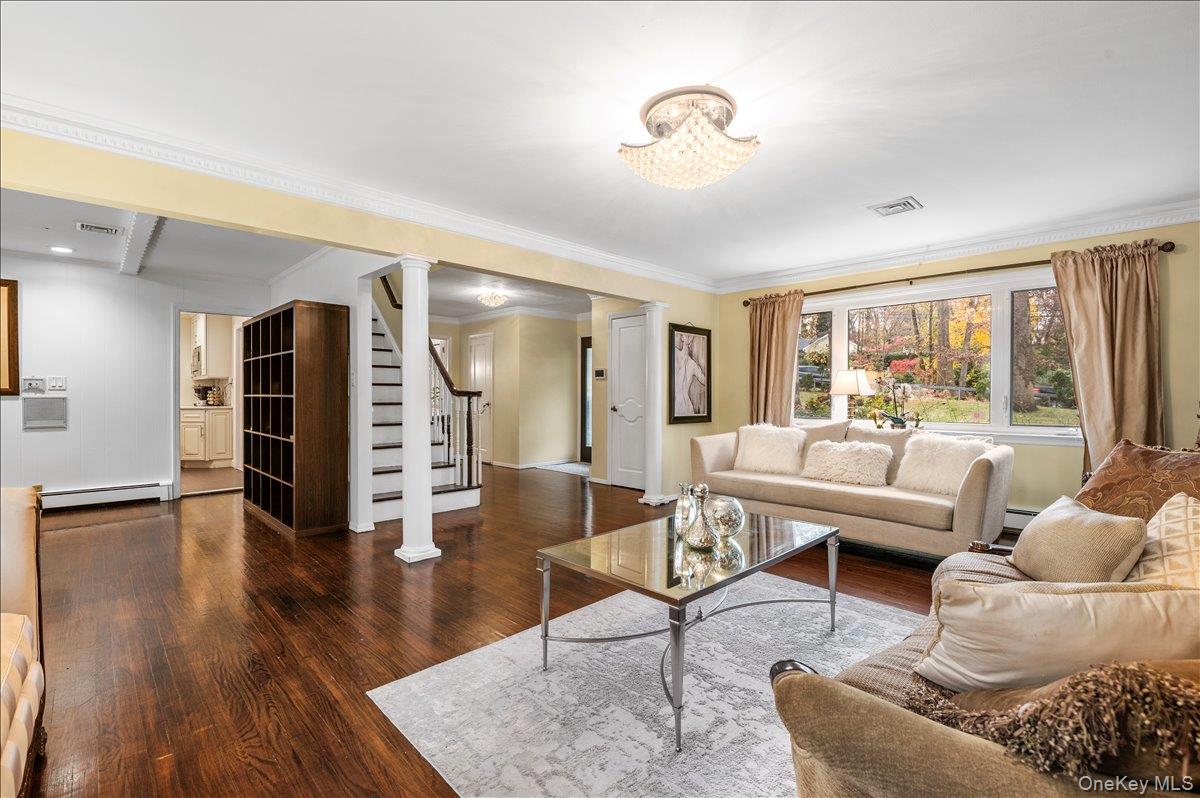 70 Avery Road, Woodbury, NY 11797