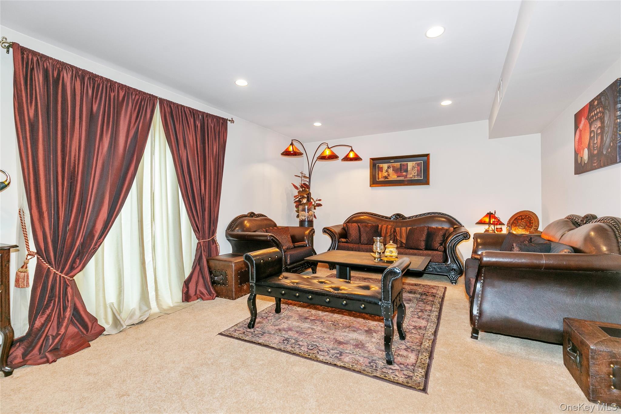 123 South Drive, Manhasset Hills, NY 11040