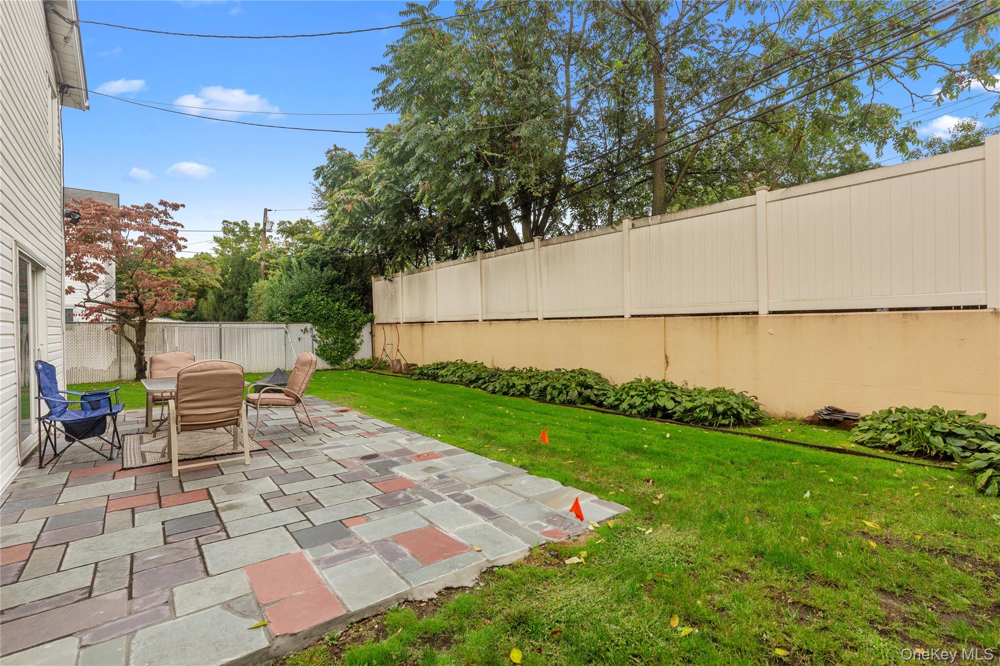 123 South Drive, Manhasset Hills, NY 11040