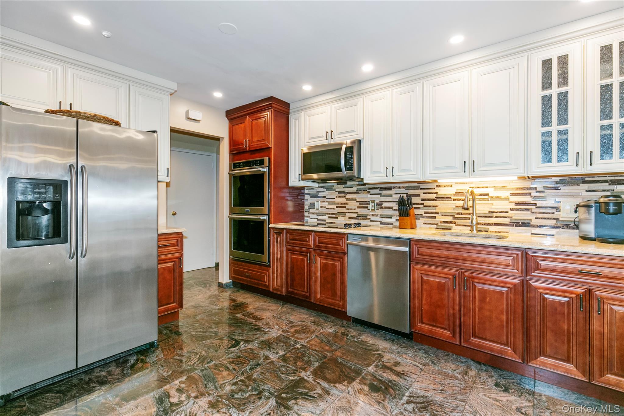 123 South Drive, Manhasset Hills, NY 11040